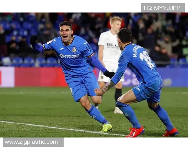 萨索洛与都灵的精彩对决结果揭晓,赛季走势引人关注 萨索洛与都灵的精彩对决结果揭晓,赛季走势引人关注