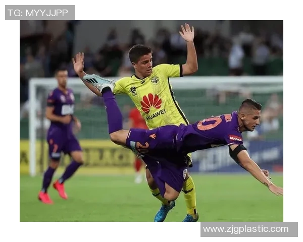 西悉尼流浪者与惠灵顿凤凰的激烈对决展现足球魅力与团队精神