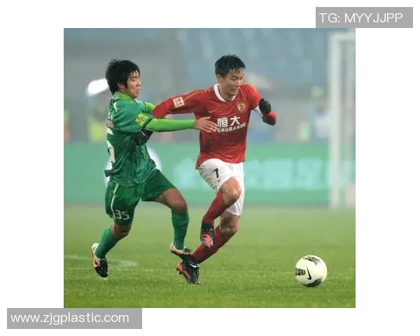 广州恒大与北京国安的激烈对决展现中超联赛的巅峰对抗与精彩瞬间 广州恒大与北京国安的激烈对决展现中超联赛的巅峰对抗与精彩瞬间