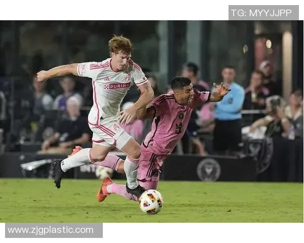 新英格兰革命队与温哥华白帽队的精彩对决分析与赛后点评 新英格兰革命队与温哥华白帽队的精彩对决分析与赛后点评