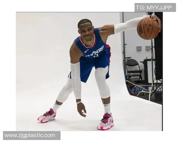 拉塞尔威斯布鲁克的篮球传奇与个人成长之路探讨