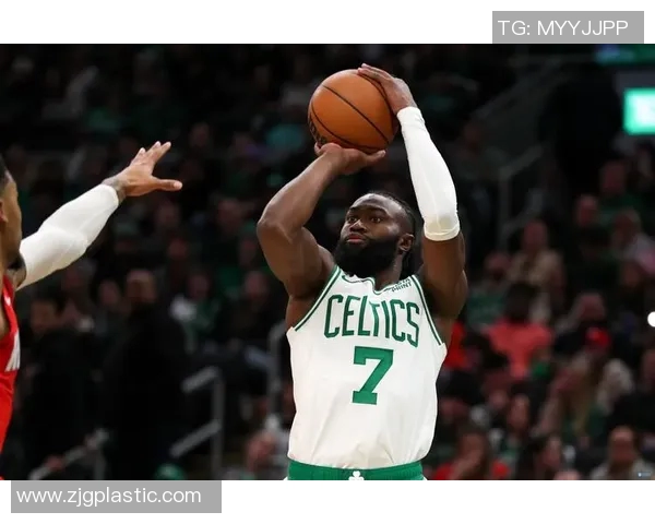 杰伦布朗在NBA赛场上的成长与突破之路分析