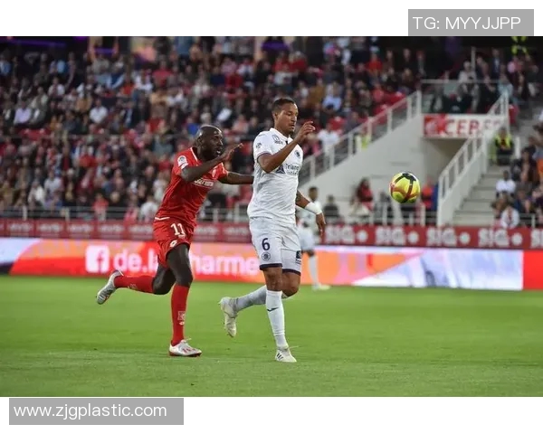 足球激战朗斯主场迎战第戎双方争夺三分精彩对决即将上演 足球激战朗斯主场迎战第戎双方争夺三分精彩对决即将上演