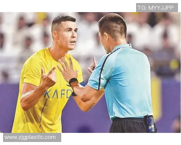 恒大与绿地申花激战正酣比分悬念不断引发球迷热议 恒大与绿地申花激战正酣比分悬念不断引发球迷热议