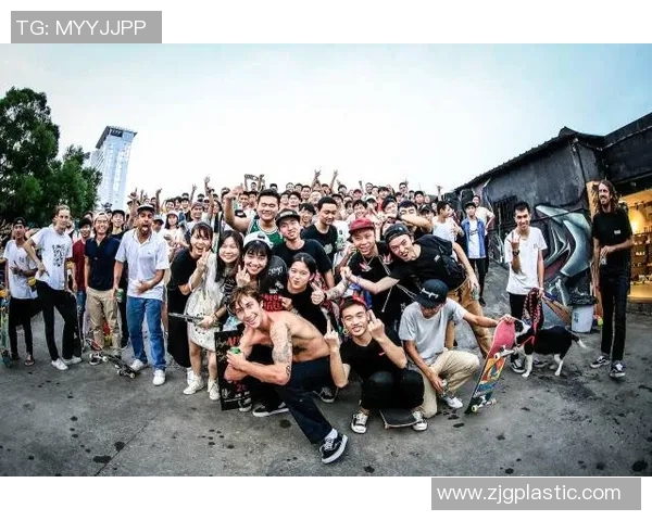 深圳滑板队实力揭秘:滑板巨献背后的故事与挑战 深圳滑板队实力揭秘:滑板巨献背后的故事与挑战