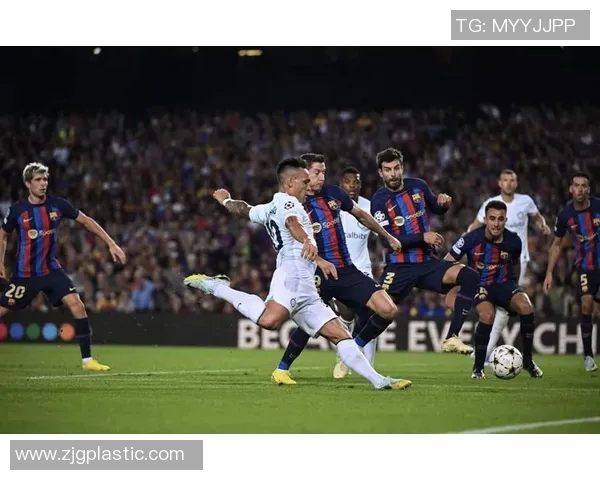 皇马与国米巅峰对决再度上演球迷期待精彩瞬间与激烈较量 皇马与国米巅峰对决再度上演球迷期待精彩瞬间与激烈较量