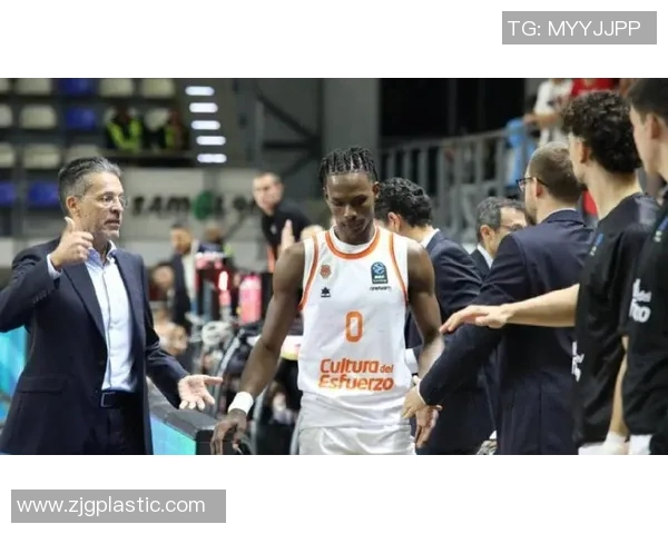 马赛克队与热火激战正酣双方争夺季后赛席位精彩纷呈