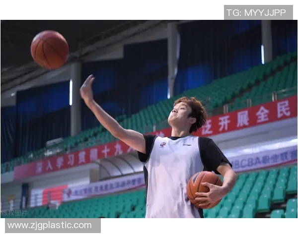 专访黄丽:探寻她在网球界崭露头角的成功秘诀与奋斗历程 专访黄丽:探寻她在网球界崭露头角的成功秘诀与奋斗历程